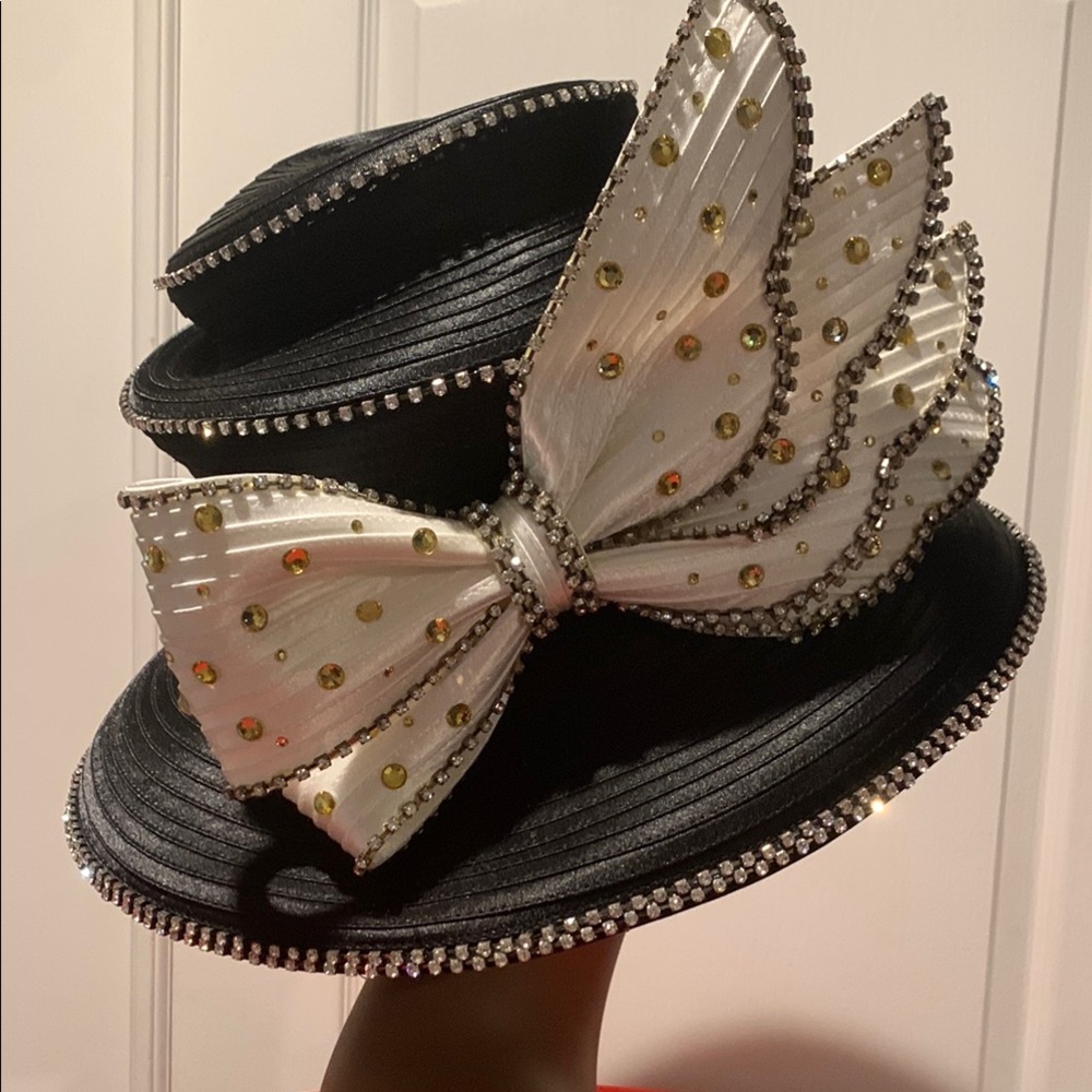 Elegant Black and White Women's Hat with Rhinestone Accents - Picture 2 of 4